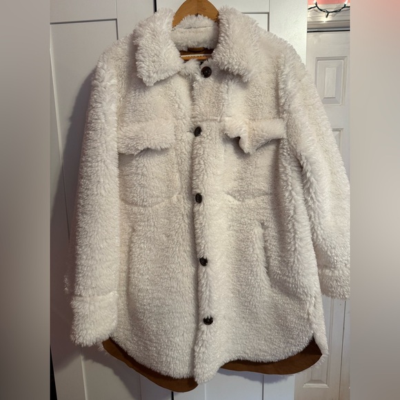 Free People oversized faux fur teddy jacket. Size Large. Worn once. - Picture 11 of 13
